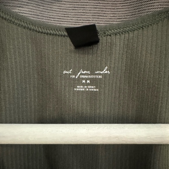 Low cut crop top - Picture 3 of 3